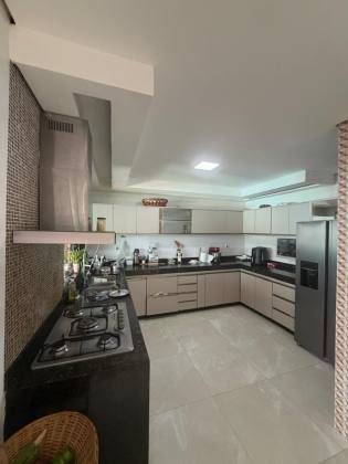 Casa Para Vender com 03 quartos 01 suítes no bairro Tropical em Contagem