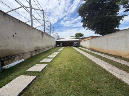 Casa Para Vender com 03 quartos 01 suítes no bairro Tropical em Contagem