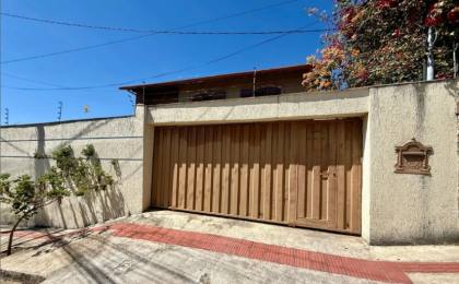 Casa Para Vender com 04 quartos 02 suítes no bairro Camilo Alves em Contagem