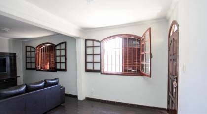 Casa Para Vender com 04 quartos 02 suítes no bairro Camilo Alves em Contagem