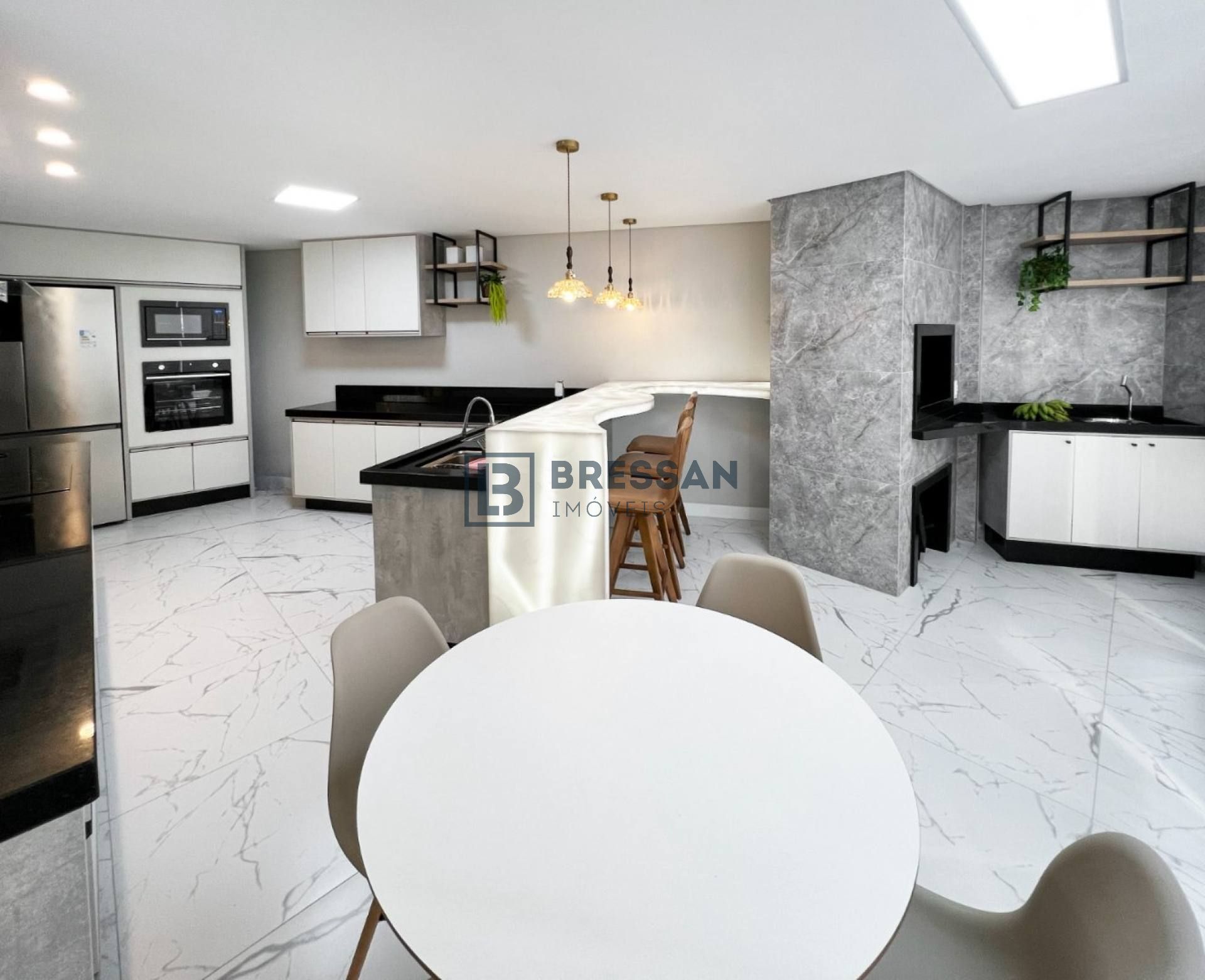 APARTAMENTO MOBILIADO EM BALNEÁRIO CAMBORIÚ