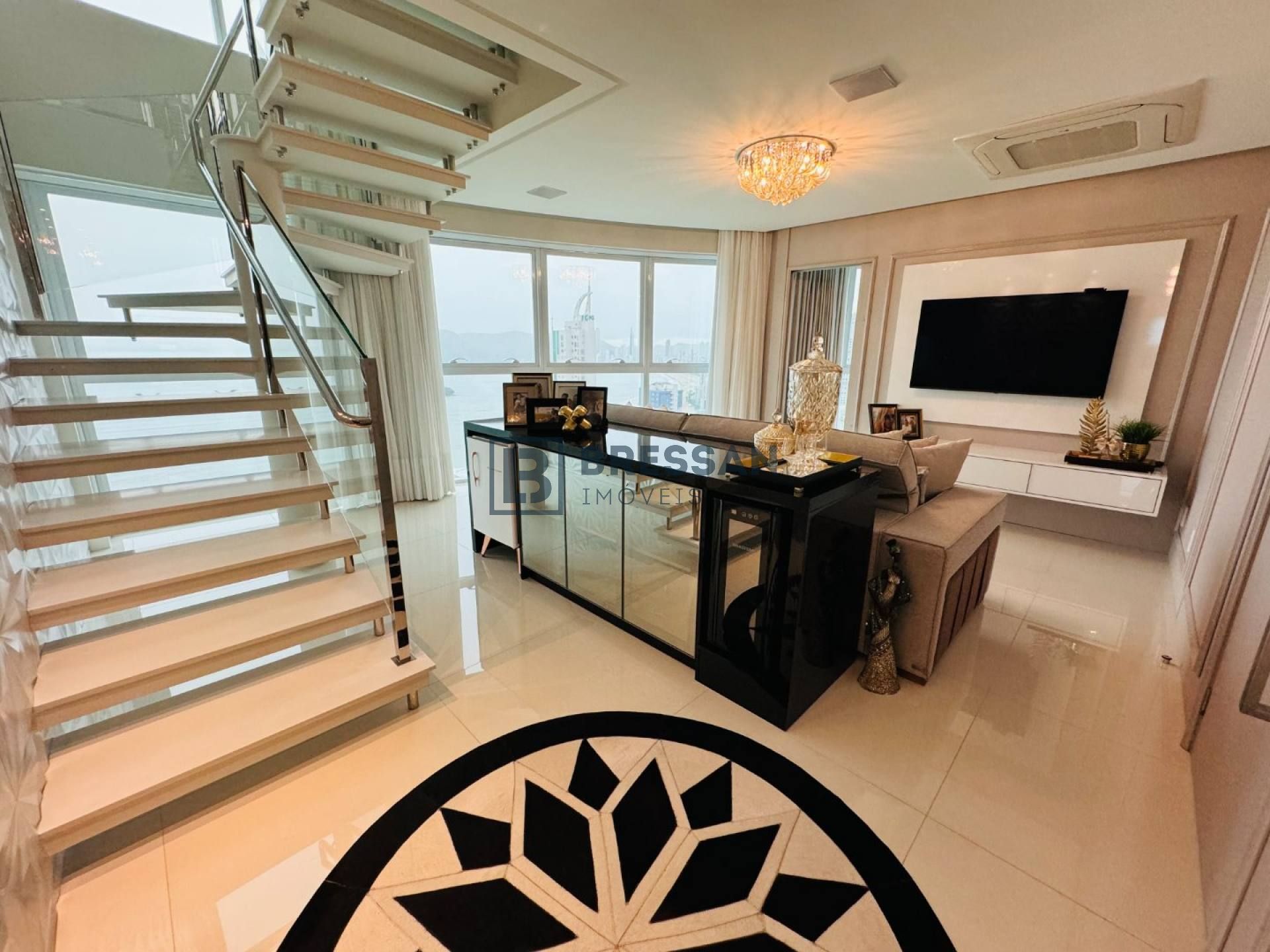 COBERTURA DUPLEX EM BALNEÁRIO CAMBORIÚ