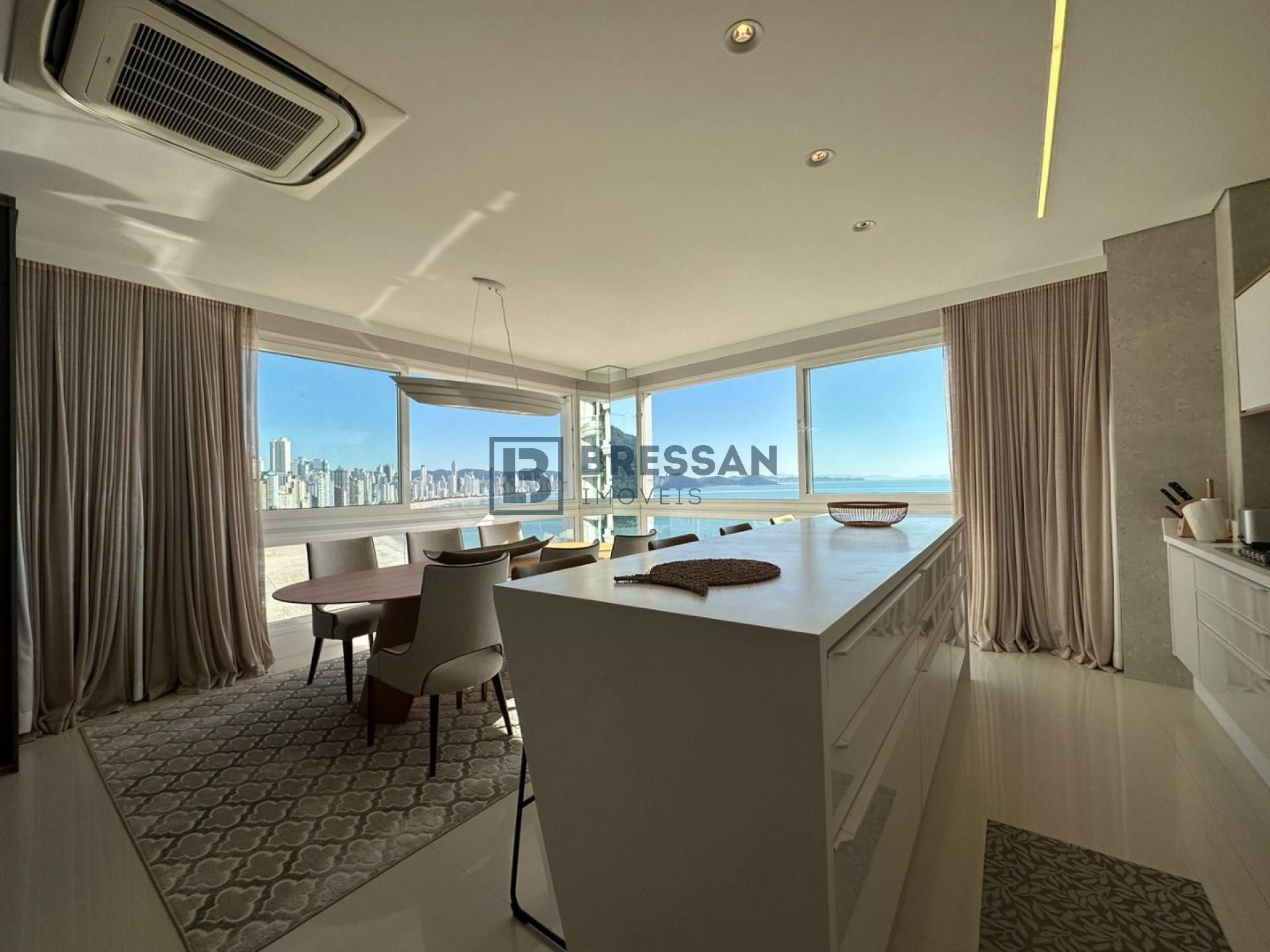 APARTAMENTO FRENTE MAR EM BALNEÁRIO CAMBORIÚ