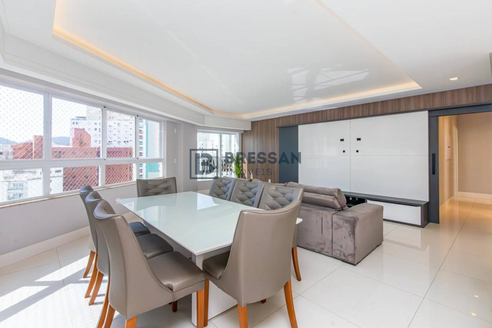 APARTAMENTO MOBILIADO QUADRA MAR EM BALNEÁRIO CAMBORIÚ