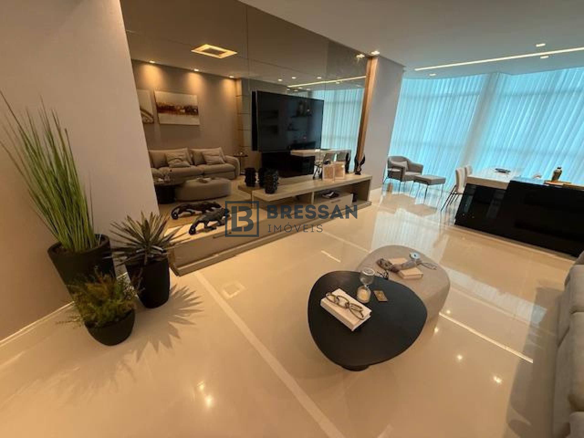 APARTAMENTO MOBILIADO EM BALNEÁRIO CAMBORIÚ