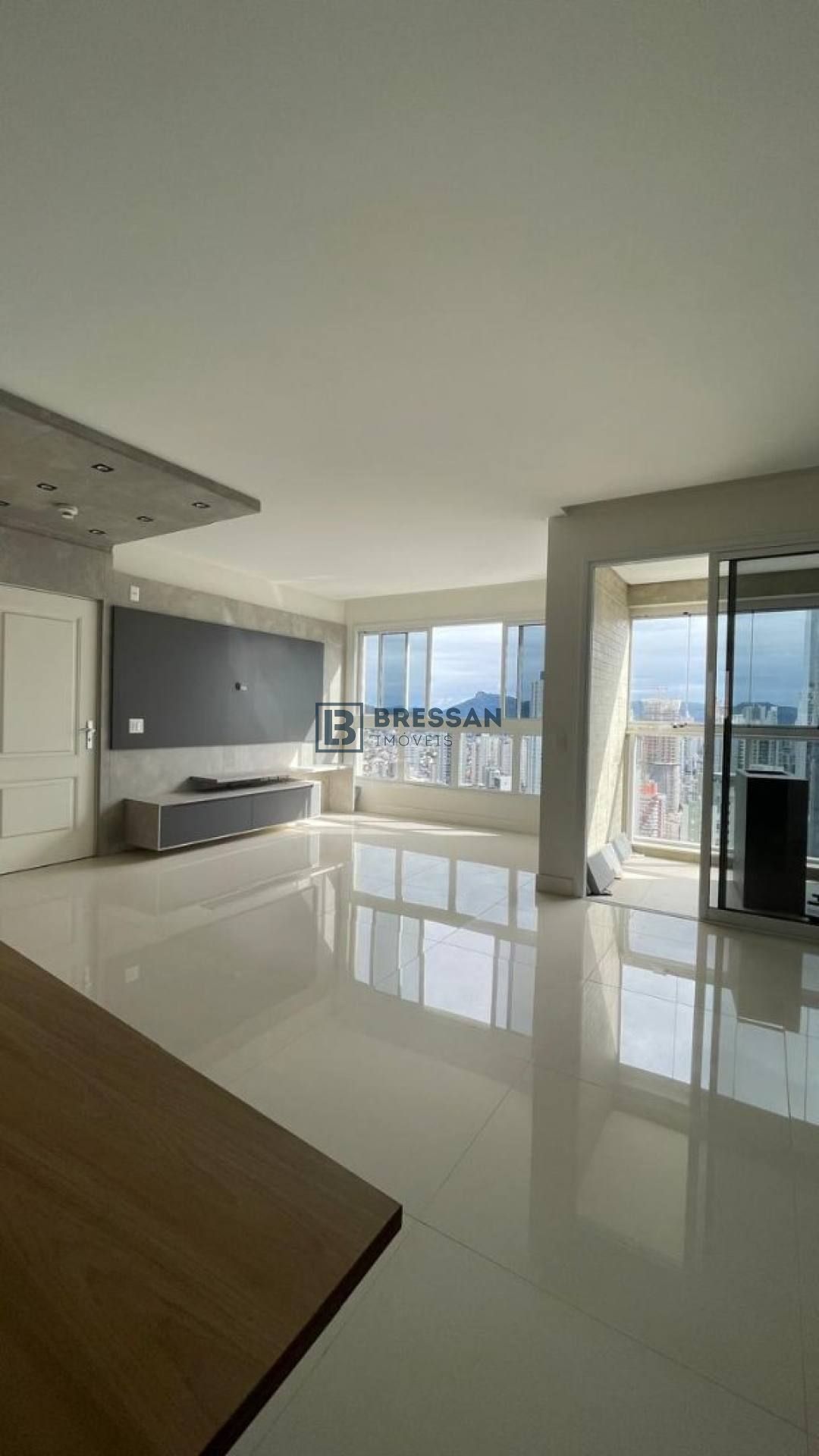 APARTAMENTO EM BALNEÁRIO CAMBORIÚ