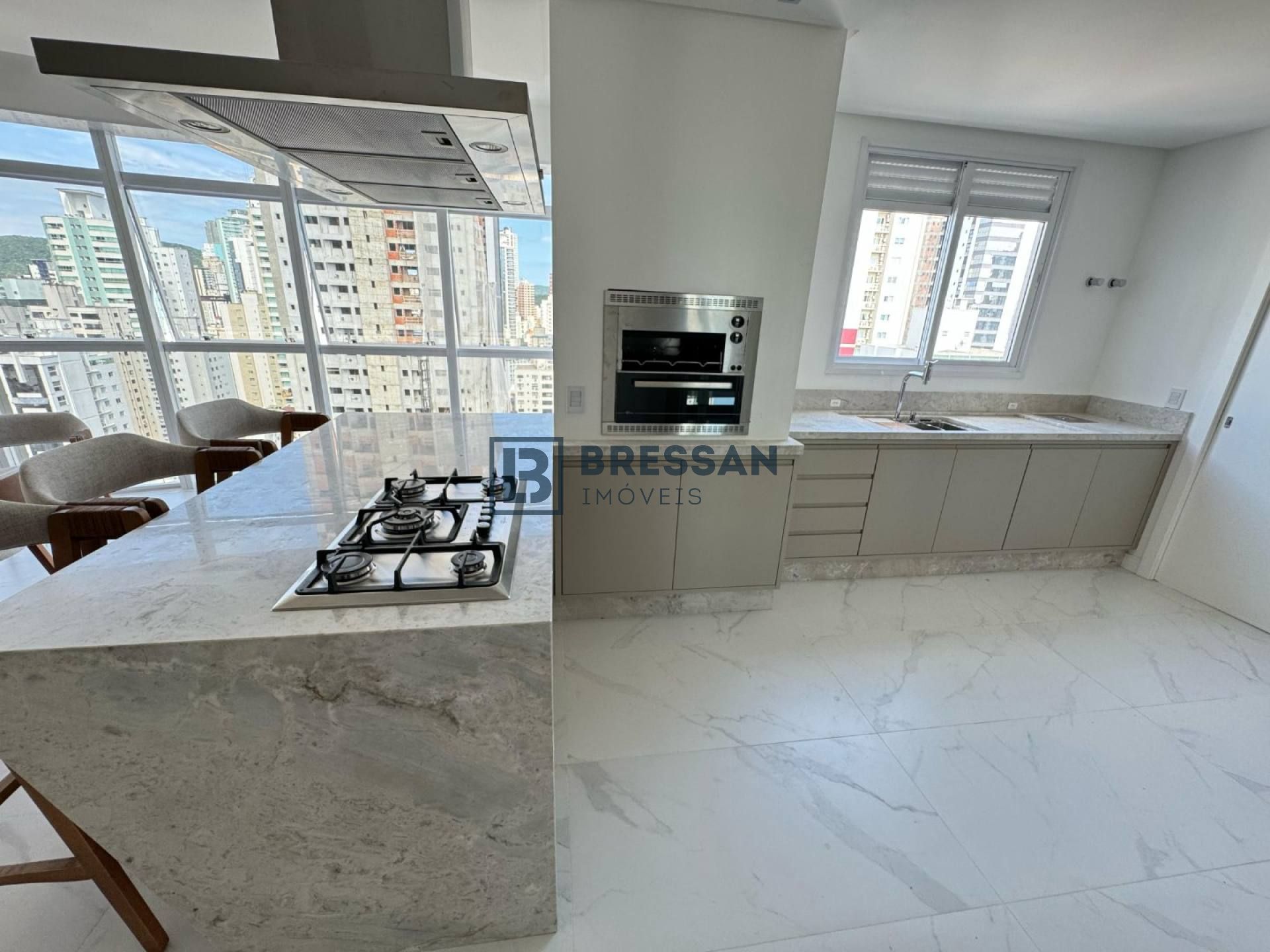 APARTAMENTO MOBILIADO EM BALNEÁRIO CAMBORIÚ