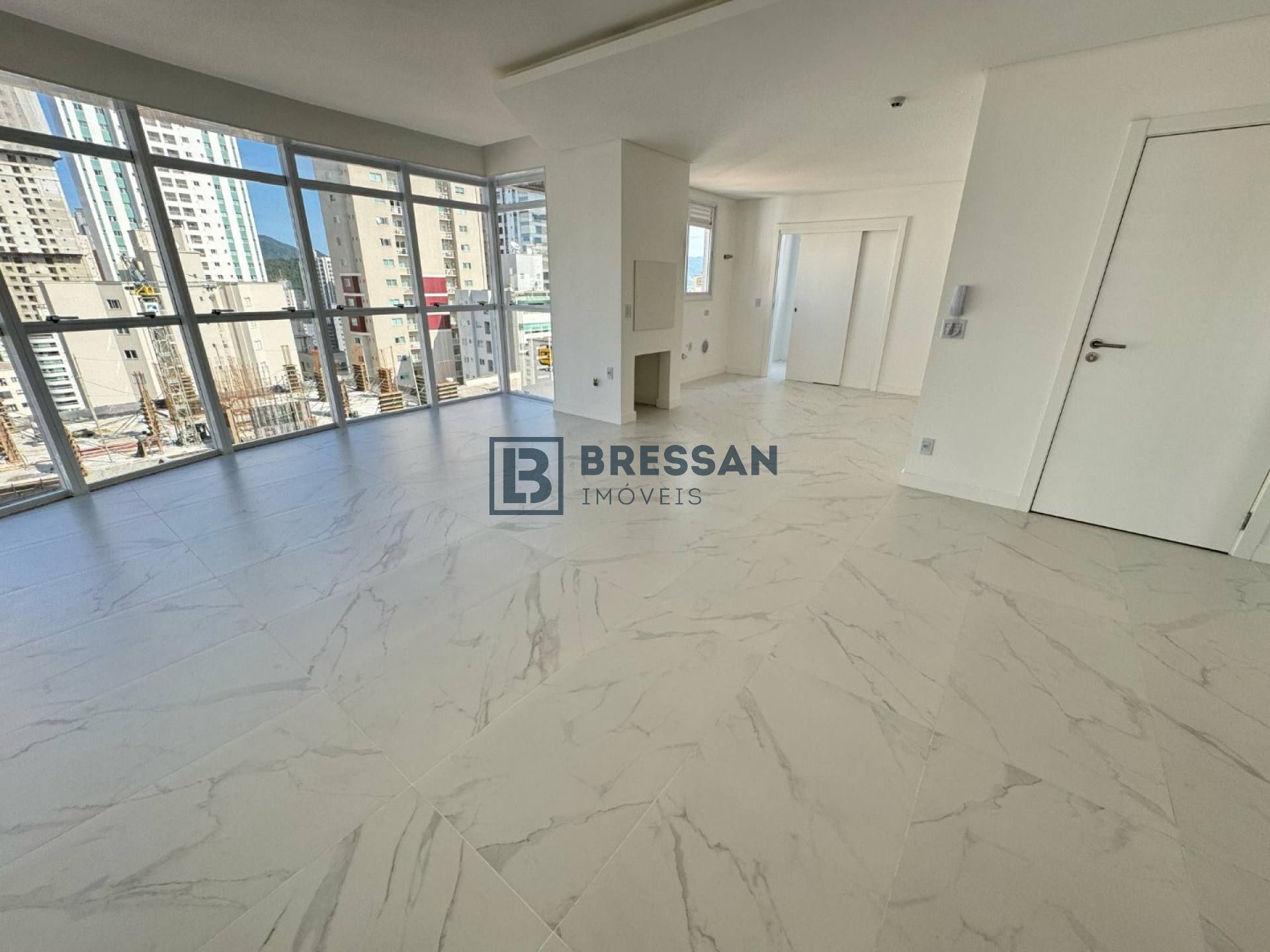 APARTAMENTO EM BALNEÁRIO CAMBORIÚ