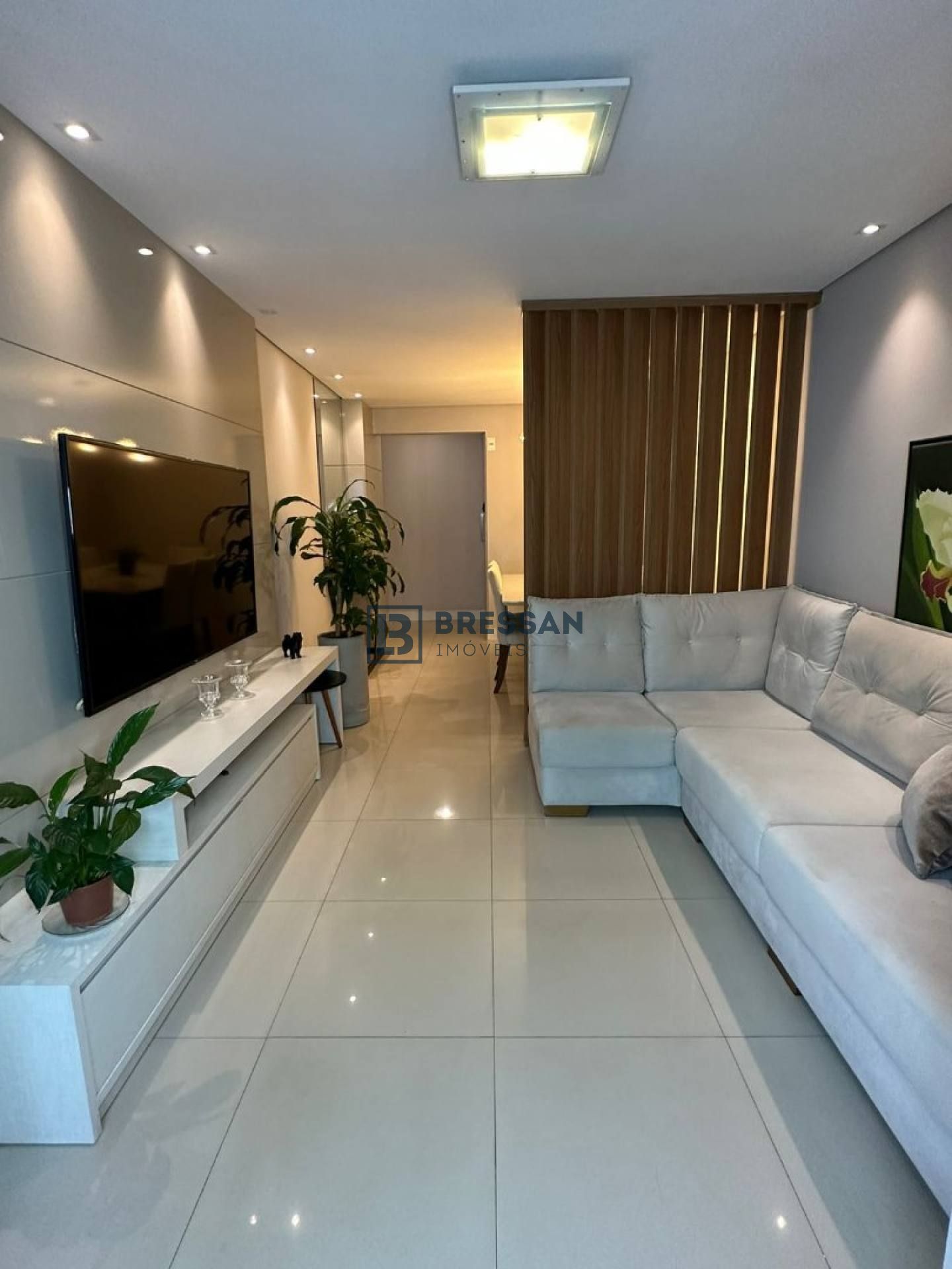 APARTAMENTO MOBILIADO EM BALNEÁRIO CAMBORIÚ