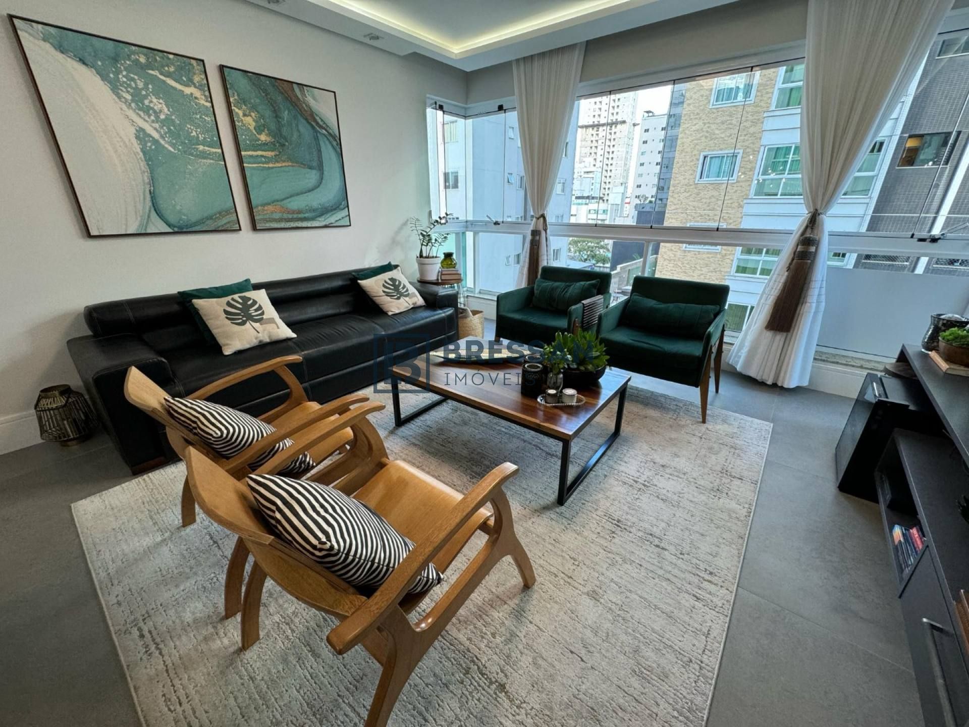 APARTAMENTO MOBILIADO À VENDA NO CENTRO DE BALNEÁRIO CAMBORIÚ/SC