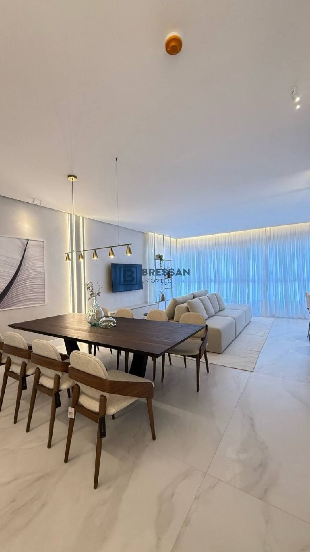 APARTAMENTO MOBILIADO À VENDA NO CENTRO DE BALNEÁRIO CAMBORIÚ/SC