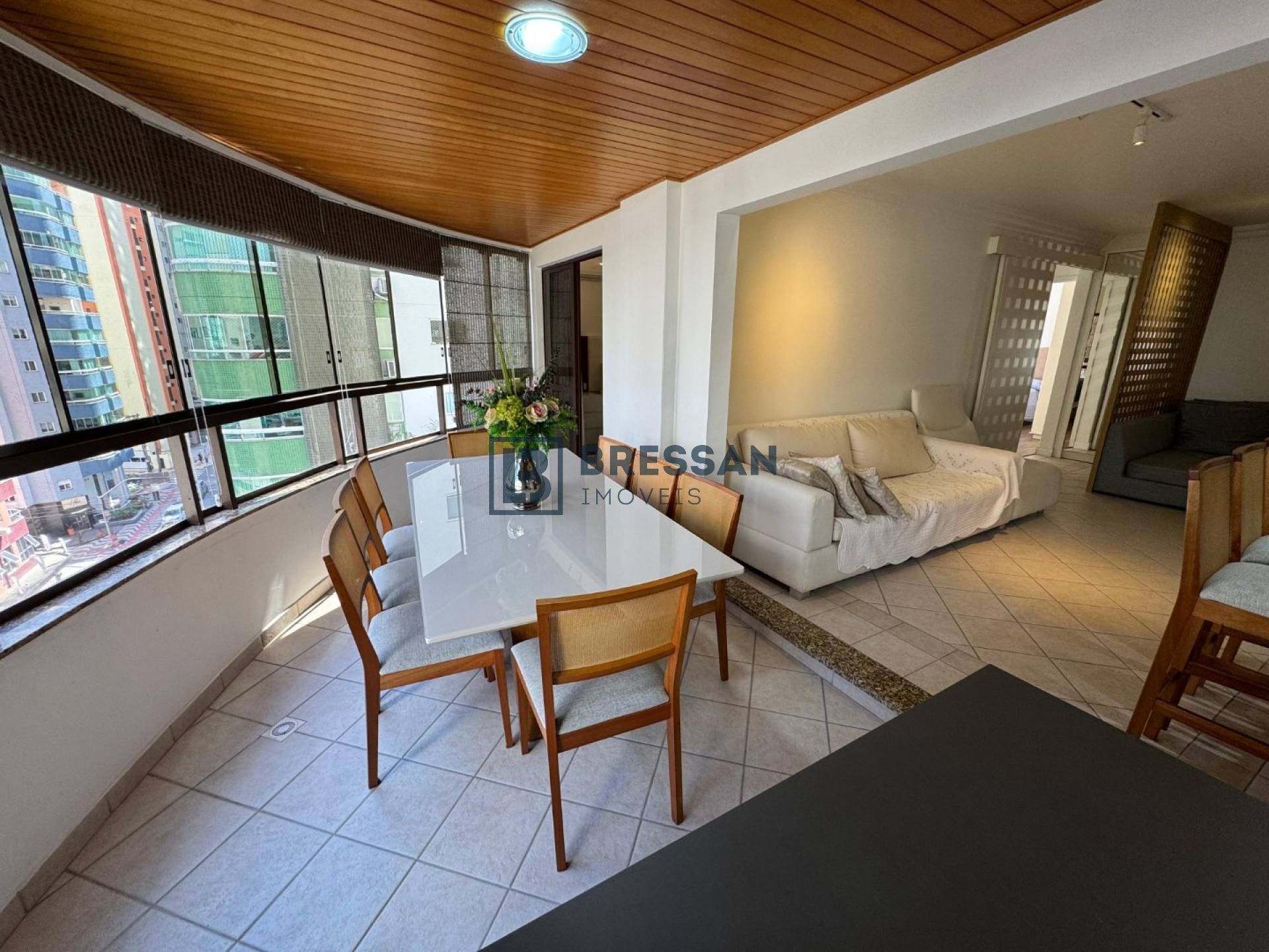 APARTAMENTO MOBILIADO À VENDA NO CENTRO DE BALNEÁRIO CAMBORIÚ