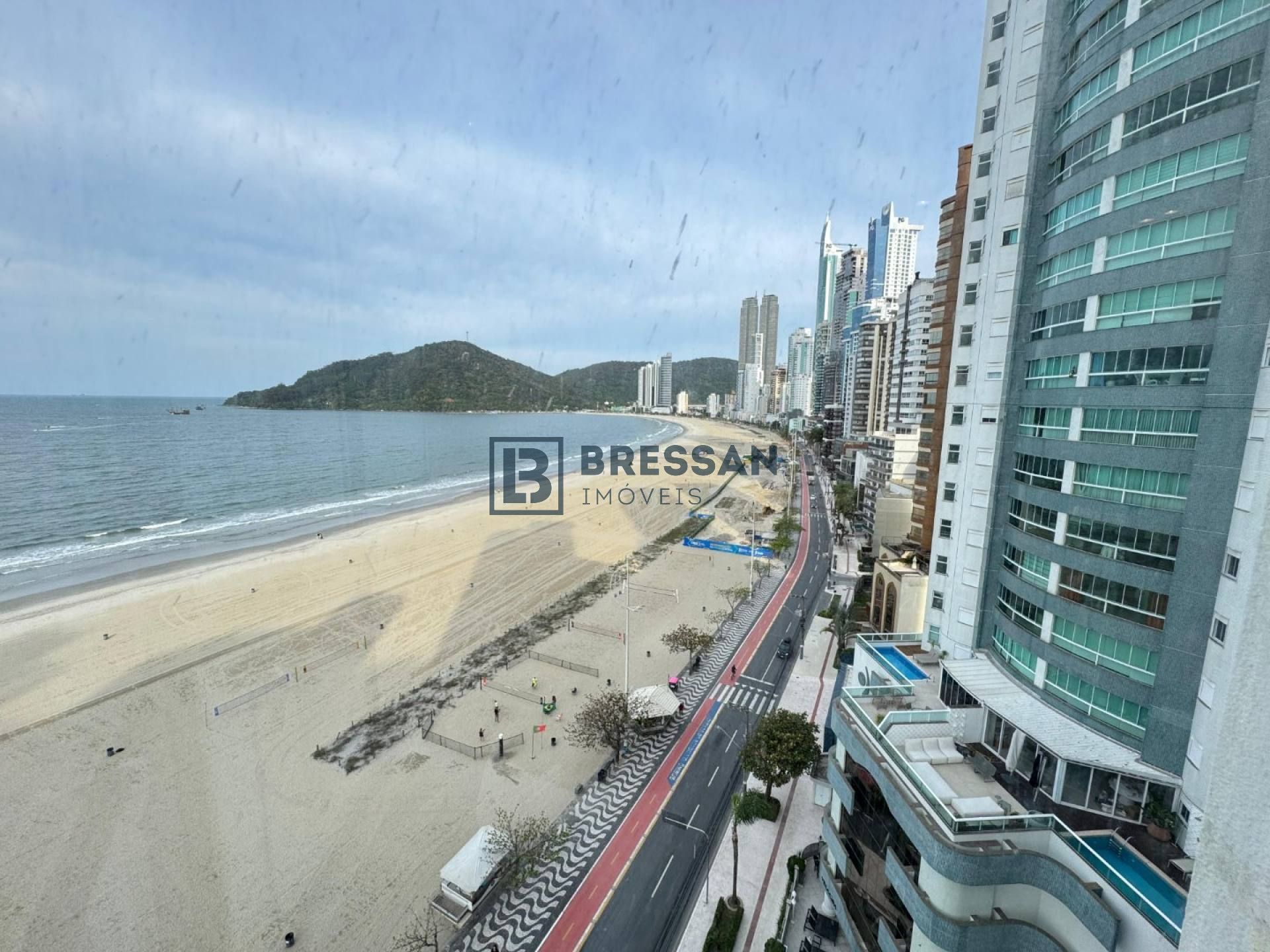 APARTAMENTO FRENTE MAR À VENDA EM BALNEÁRIO CAMBORIÚ/SC