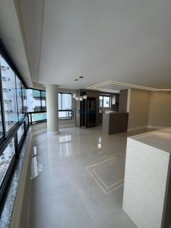 APARTAMENTO À VENDA NO CENTRO DE BALNEÁRIO CAMBORIÚ