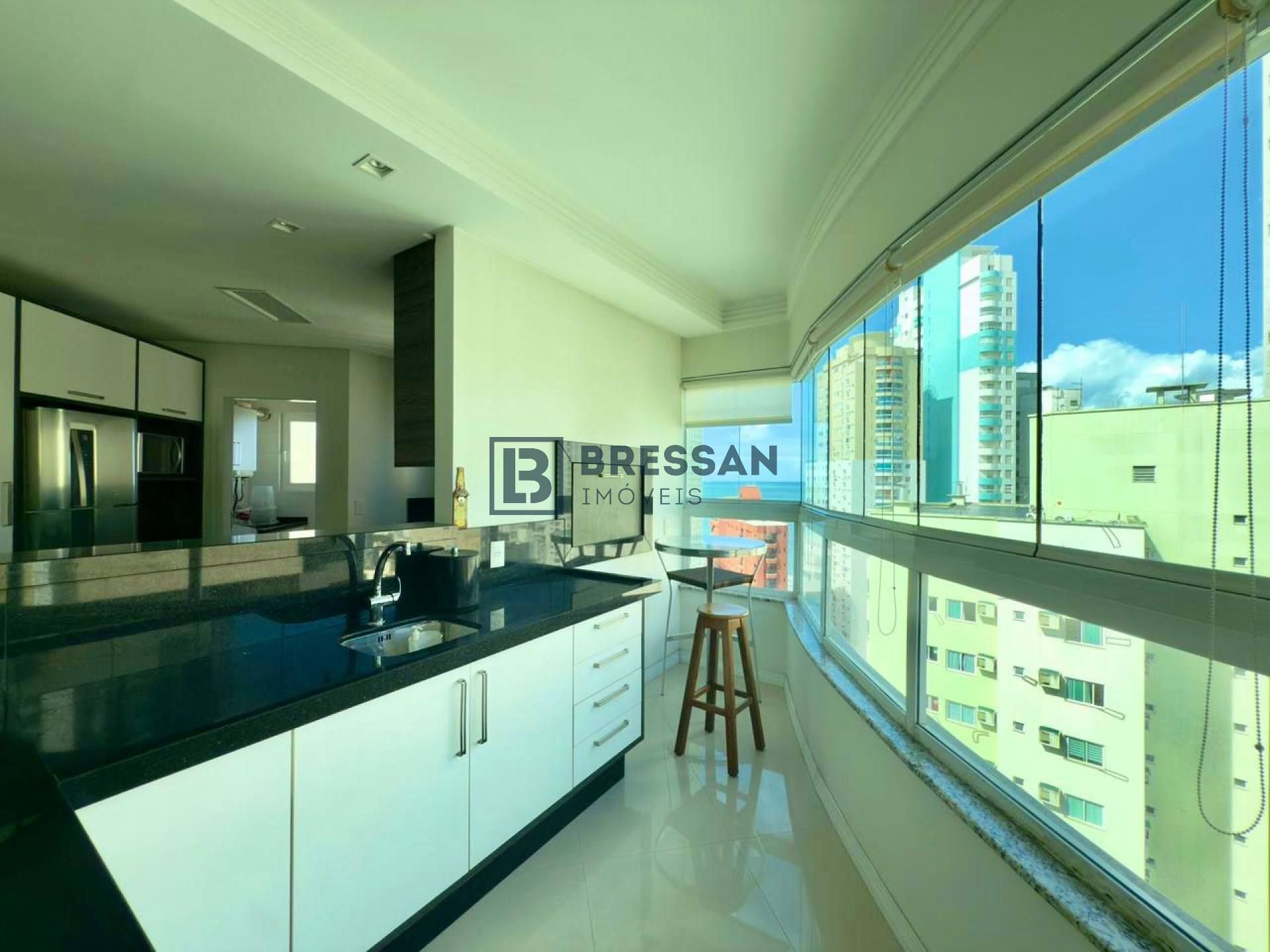 APARTAMENTO À VENDA NO CENTRO DE BALNEÁRIO CAMBORIÚ-SC