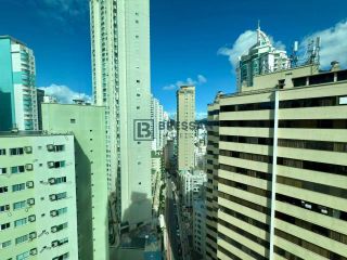 APARTAMENTO À VENDA NO CENTRO DE BALNEÁRIO CAMBORIÚ-SC