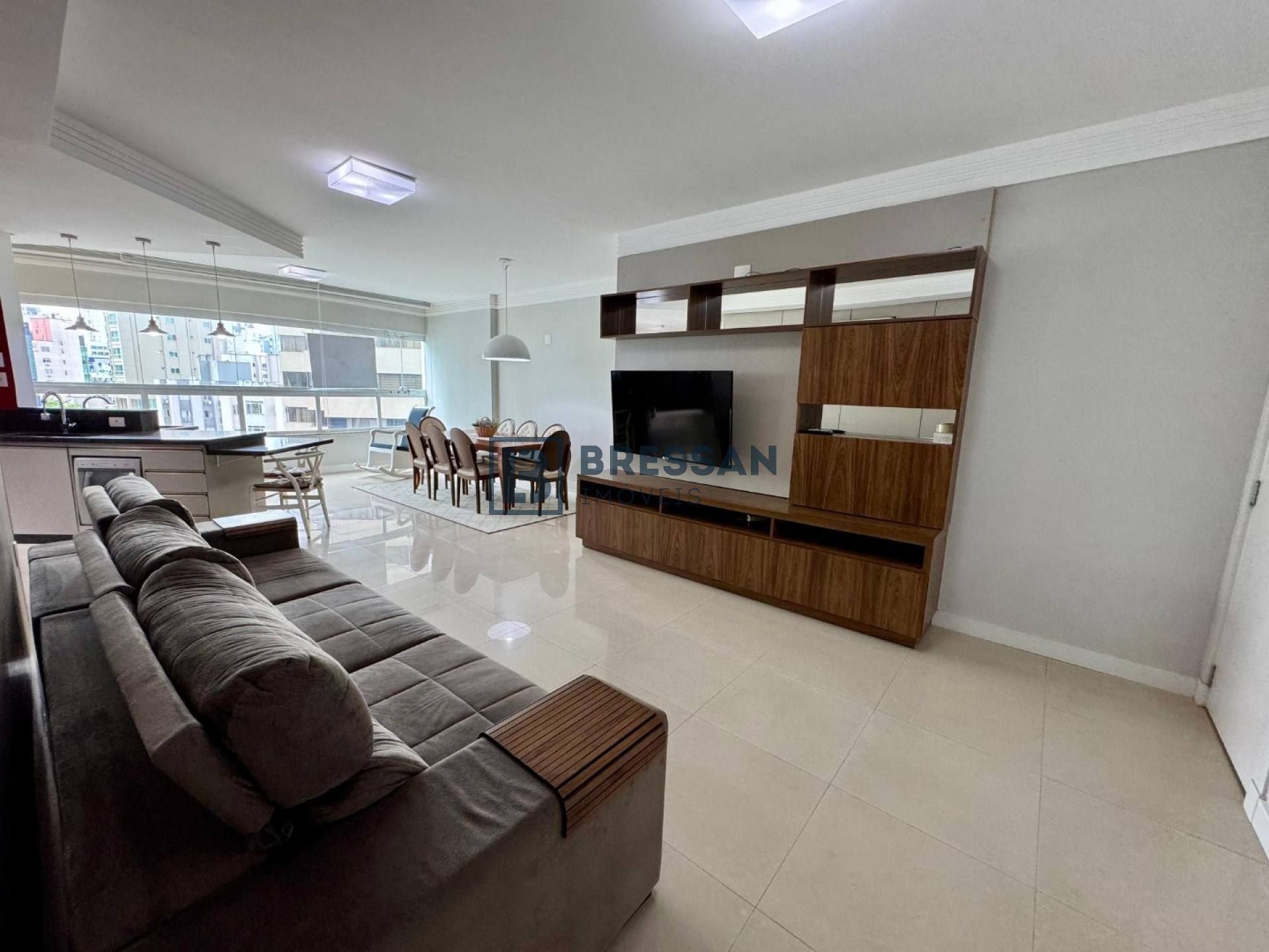 APARTAMENTO À VENDA NO CENTRO DE BALNEÁRIO CAMBORIÚ-SC
