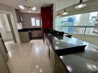 APARTAMENTO À VENDA NO CENTRO DE BALNEÁRIO CAMBORIÚ-SC