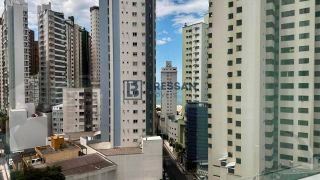 APARTAMENTO À VENDA NO CENTRO DE BALNEÁRIO CAMBORIÚ-SC