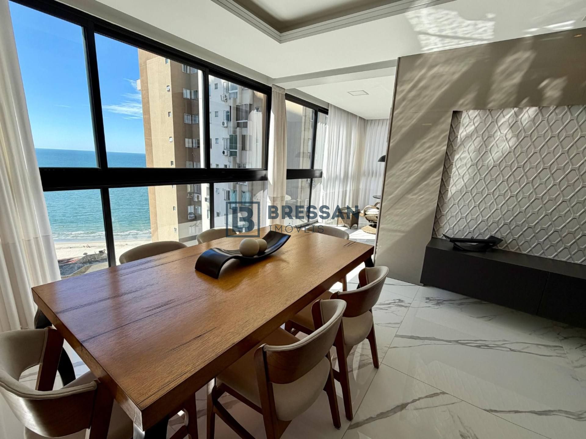 APARTAMENTO À VENDA NO CENTRO DE BALNEÁRIO CAMBORIÚ-SC