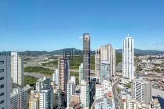 APARTAMENTO À VENDA NO CENTRO DE BALNEÁRIO CAMBORIÚ-SC