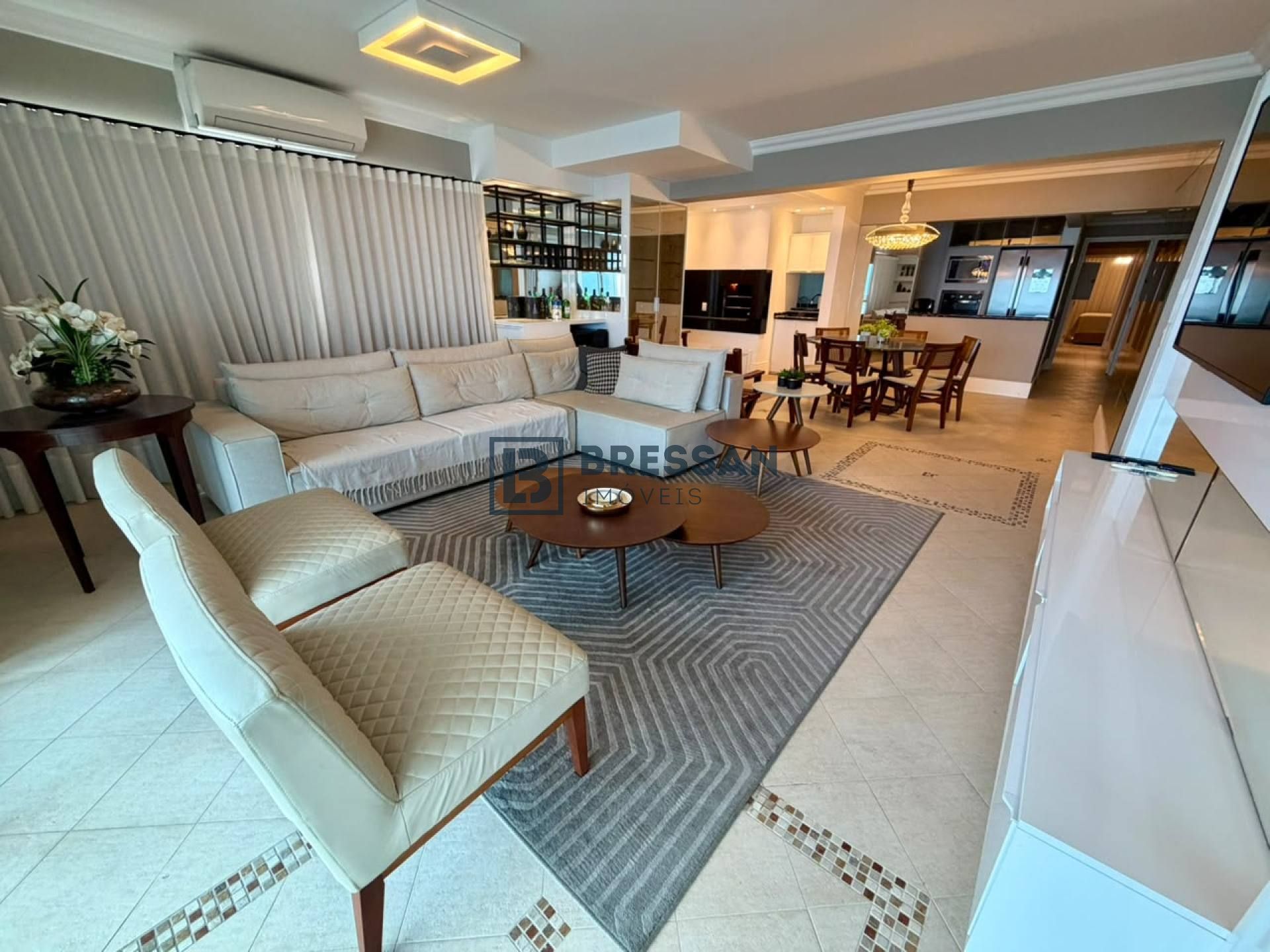 APARTAMENTO FRENTE MAR À VENDA NO CENTRO DE BALNEÁRIO CAMBORIÚ-SC