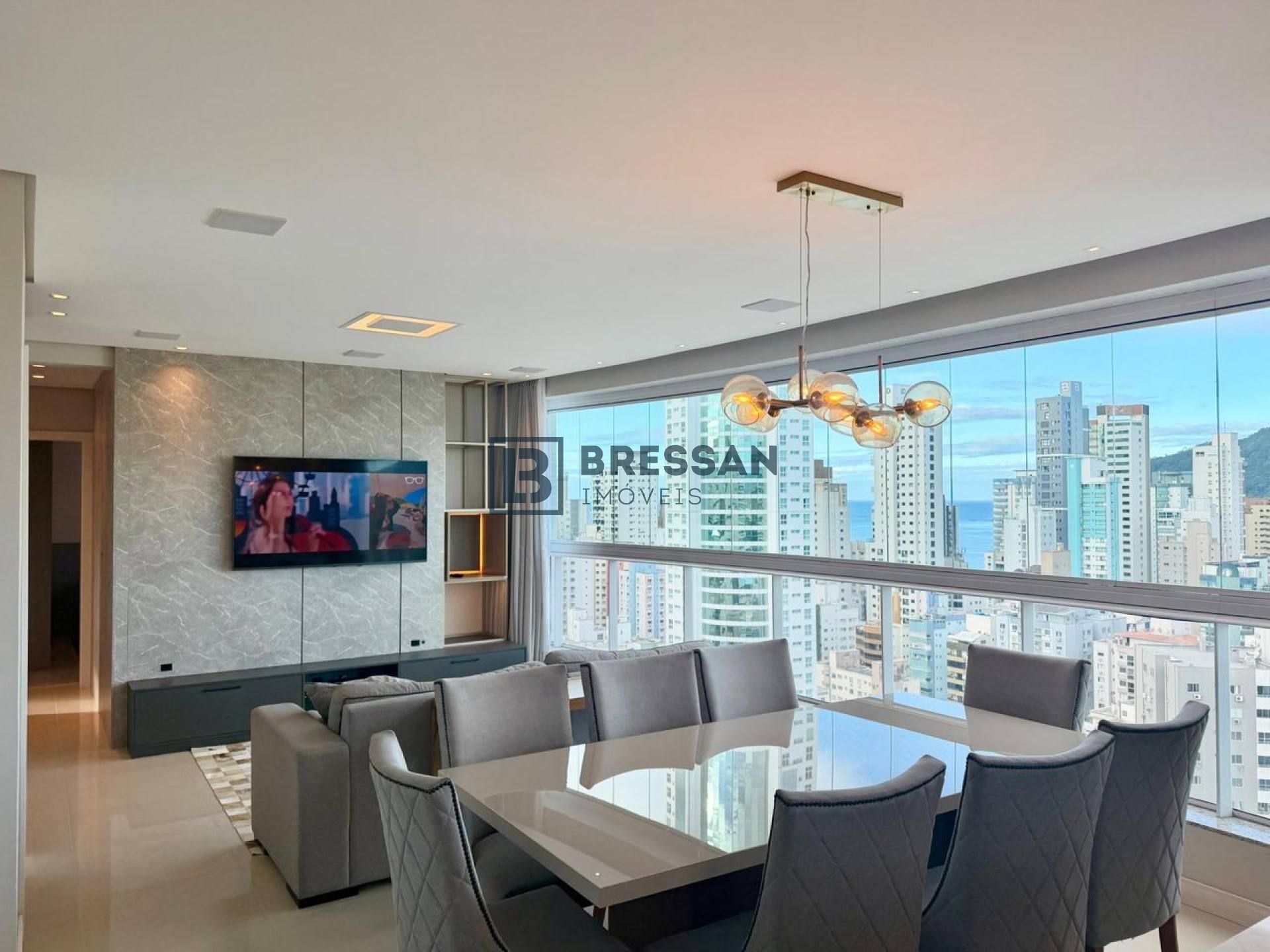 APARTAMENTO À VENDA NO CENTRO DE BALNEÁRIO CAMBORIÚ-SC