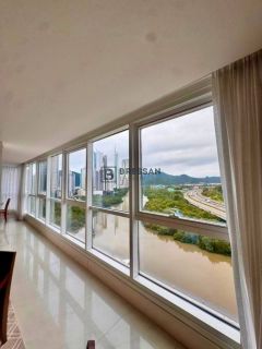 APARTAMENTO À VENDA NO CENTRO DE BALNEÁRIO CAMBORIÚ-SC