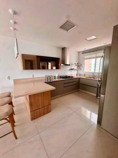 APARTAMENTO À VENDA NO CENTRO DE BALNEÁRIO CAMBORIÚ-SC