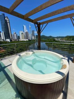 APARTAMENTO À VENDA NO CENTRO DE BALNEÁRIO CAMBORIÚ-SC