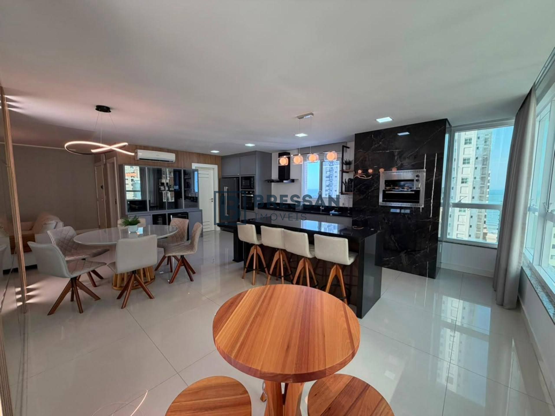 APARTAMENTO À VENDA NO CENTRO DE BALNEÁRIO CAMBORIÚ-SC
