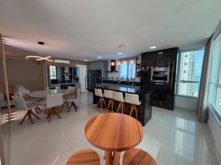 APARTAMENTO À VENDA NO CENTRO DE BALNEÁRIO CAMBORIÚ-SC
