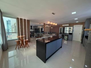 APARTAMENTO À VENDA NO CENTRO DE BALNEÁRIO CAMBORIÚ-SC