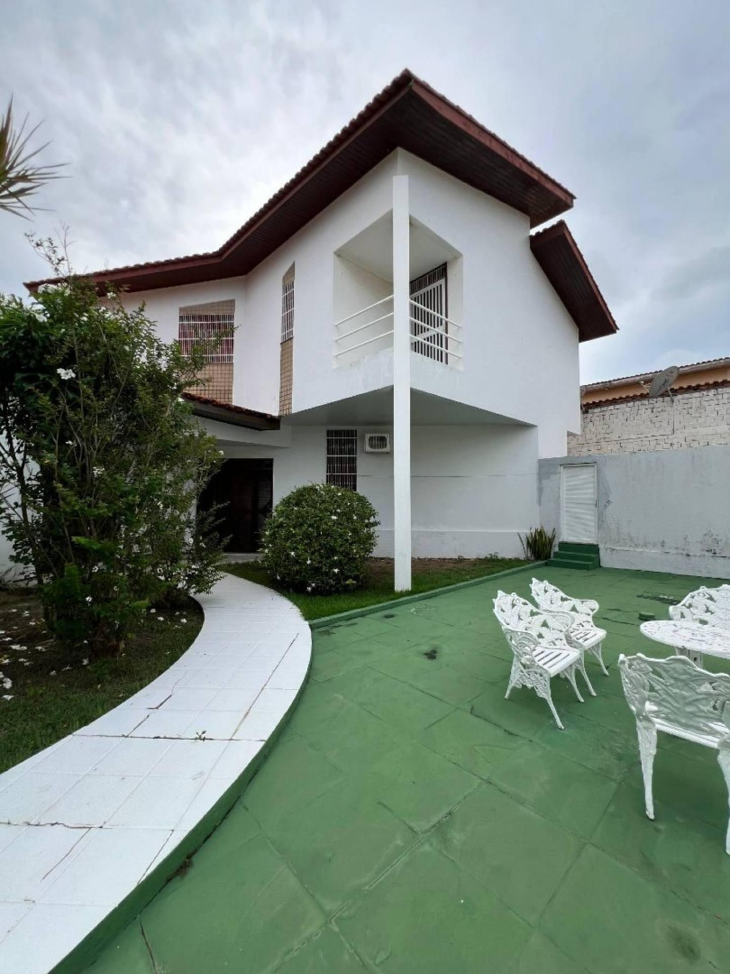 VENDA - Casa 4 quartos, 3 suítes, no bairro QUINTAS DO CALHAU.