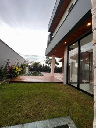 VENDA - CASA NOVA com 3 suítes no COND. DAMHA - ARAÇAGY