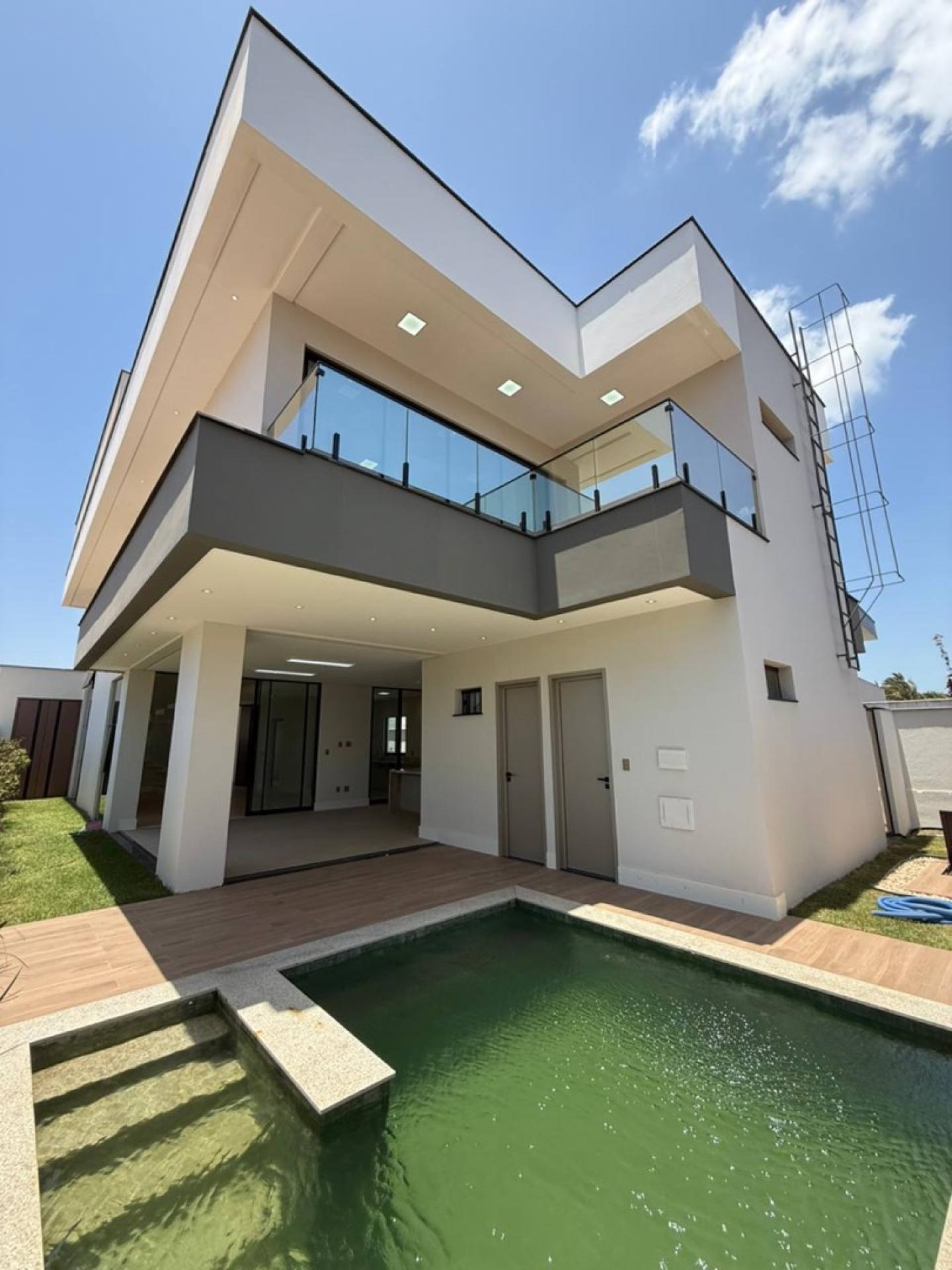 (MR) VENDA CASA - COND. DAMHA ARAÇAGY