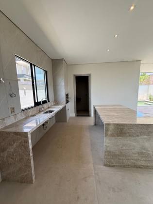 (MR) VENDA CASA - COND. DAMHA ARAÇAGY