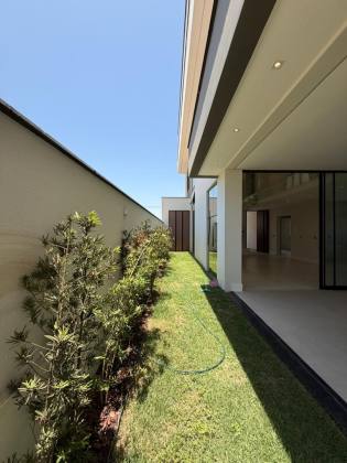 (MR) VENDA CASA - COND. DAMHA ARAÇAGY