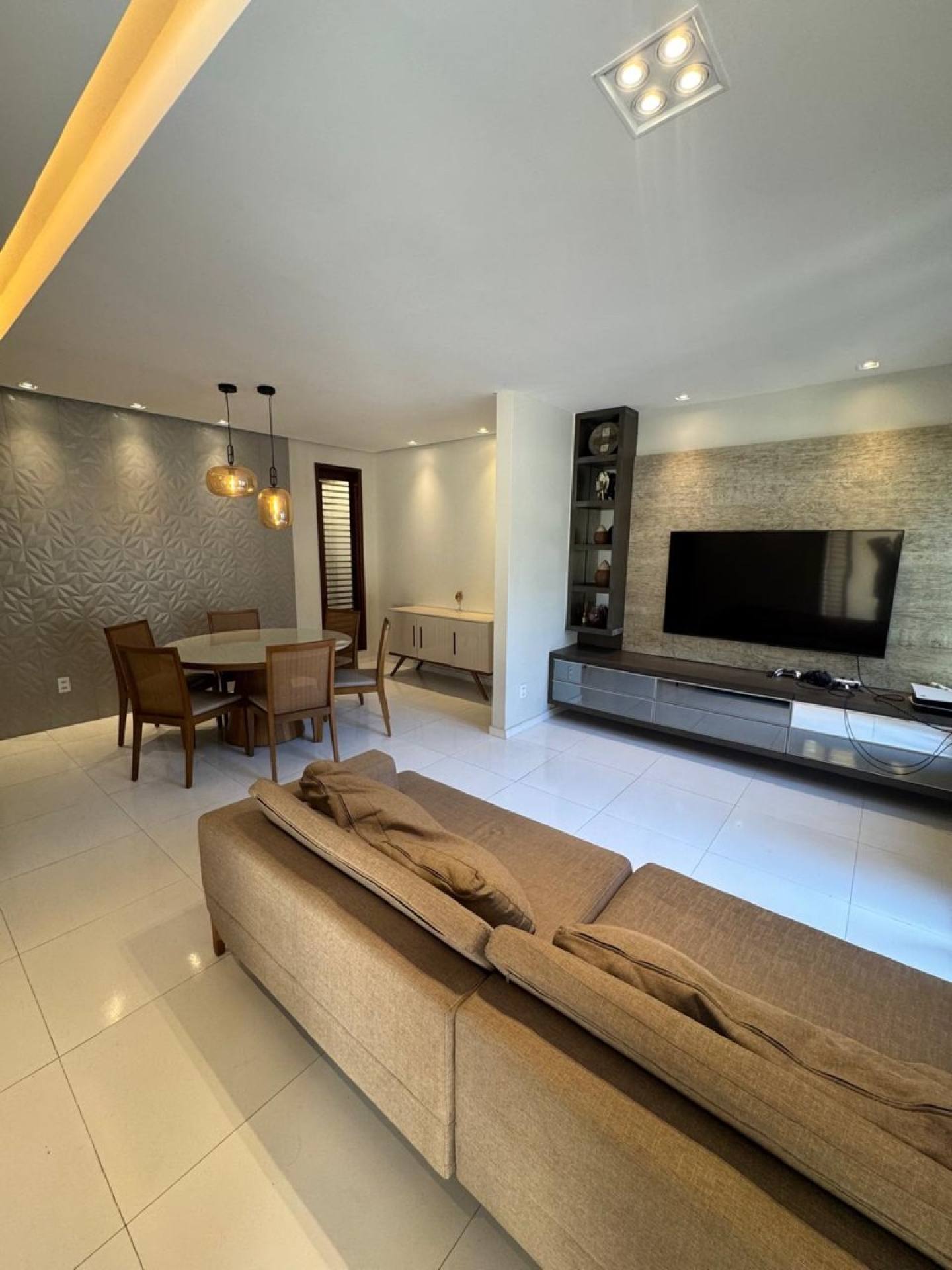 (MR) VENDA CASA - COND. AVALON