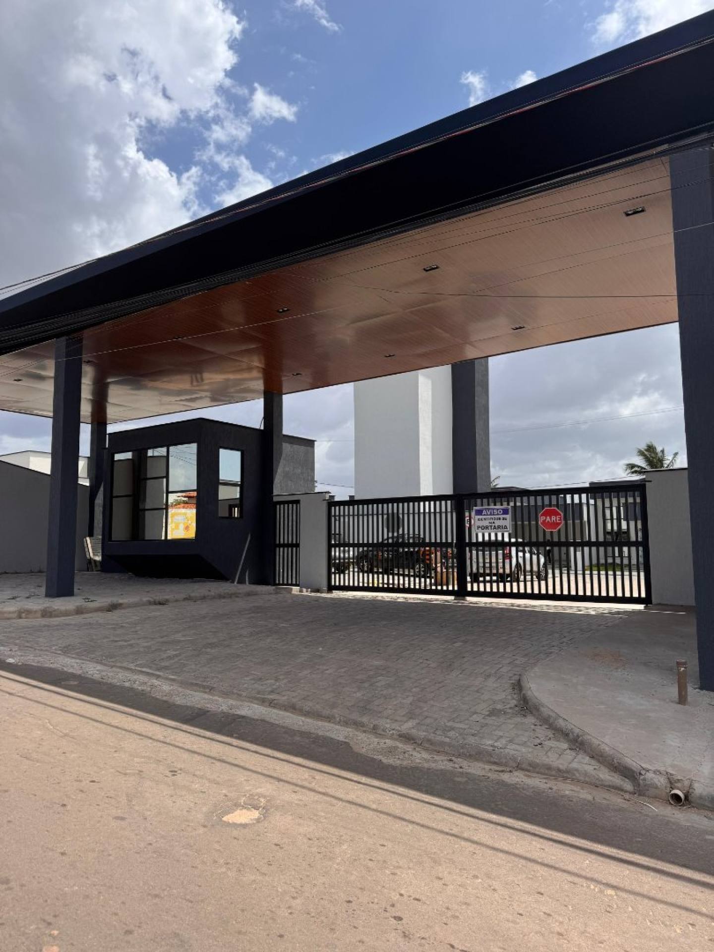 (MR) VENDA CASA - COND. IBIZA