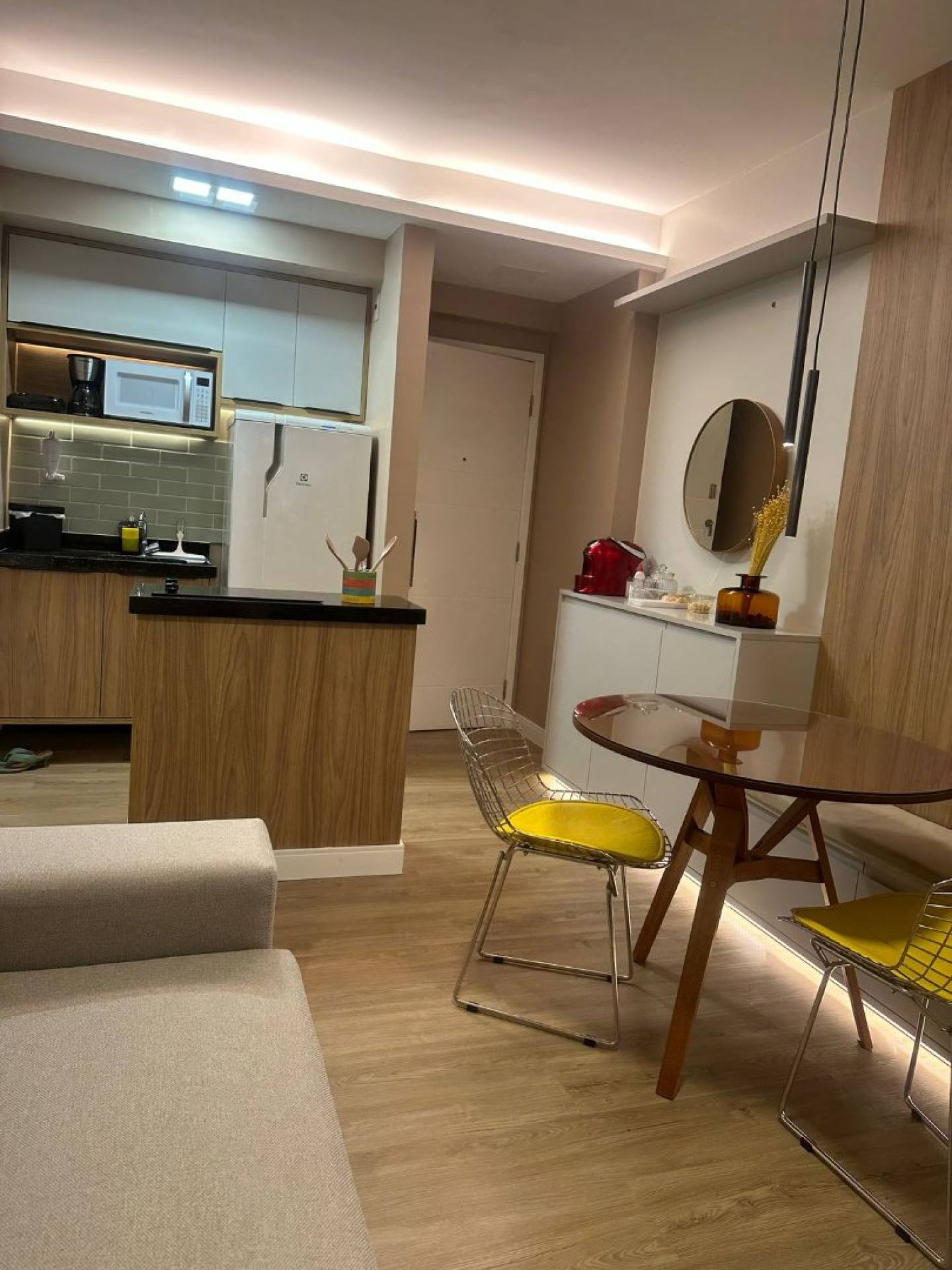 (MR) LOCAÇÃO AP MOBILIADO - EDF. BIARRITZ