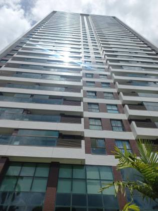 Seu Refúgio Urbano: Apartamento com Vista Privilegiada e Condomínio Clube Completo!