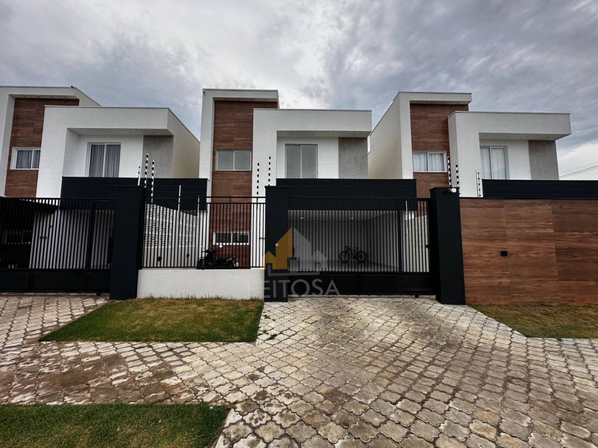 DUPLEX ALTO PADRAO NO BAIRRO PARQUE DOS INGAS