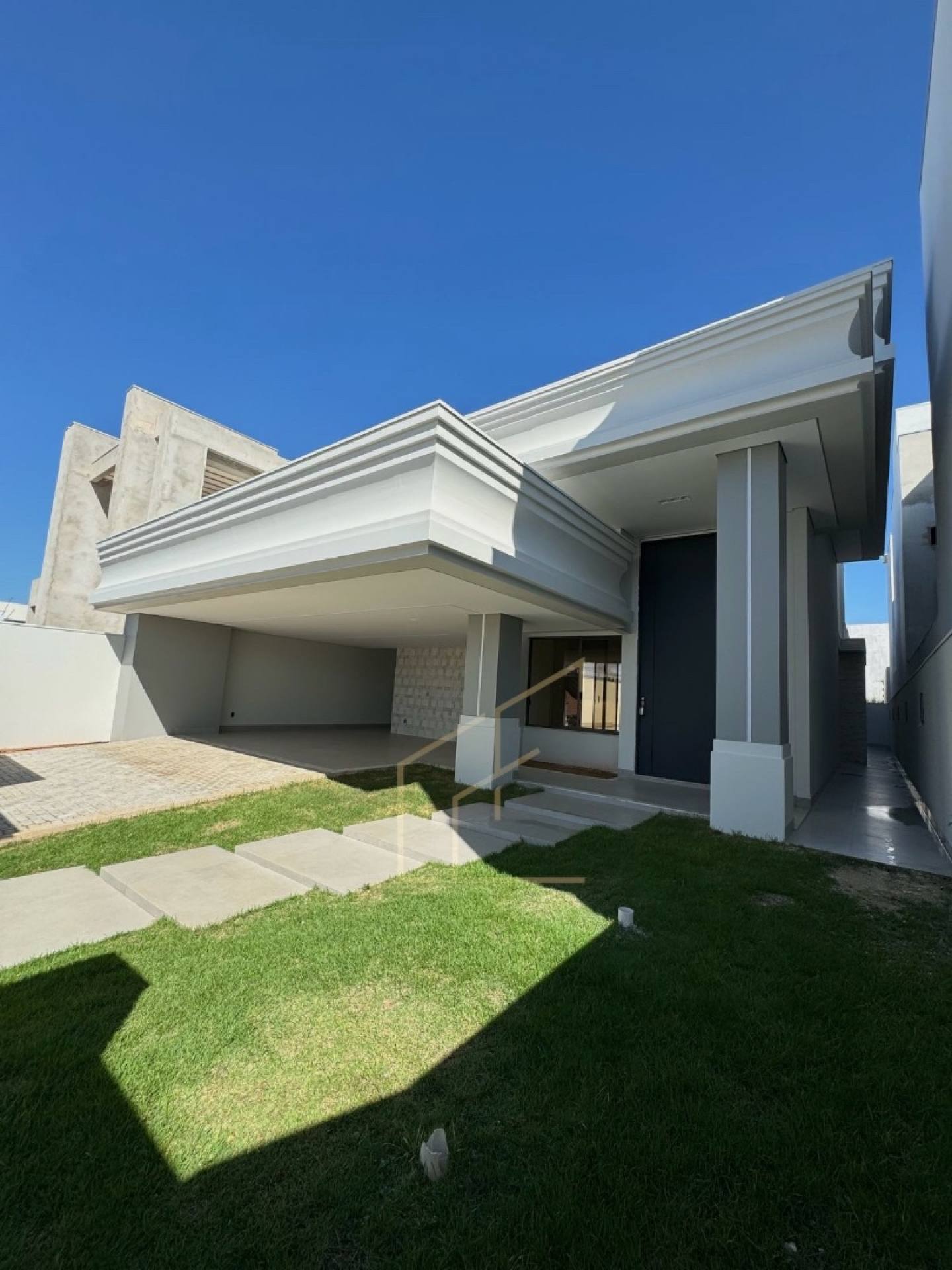 Casa Para Vender 03 suítes no bairro Escolha um bairro... em Nova Mutum