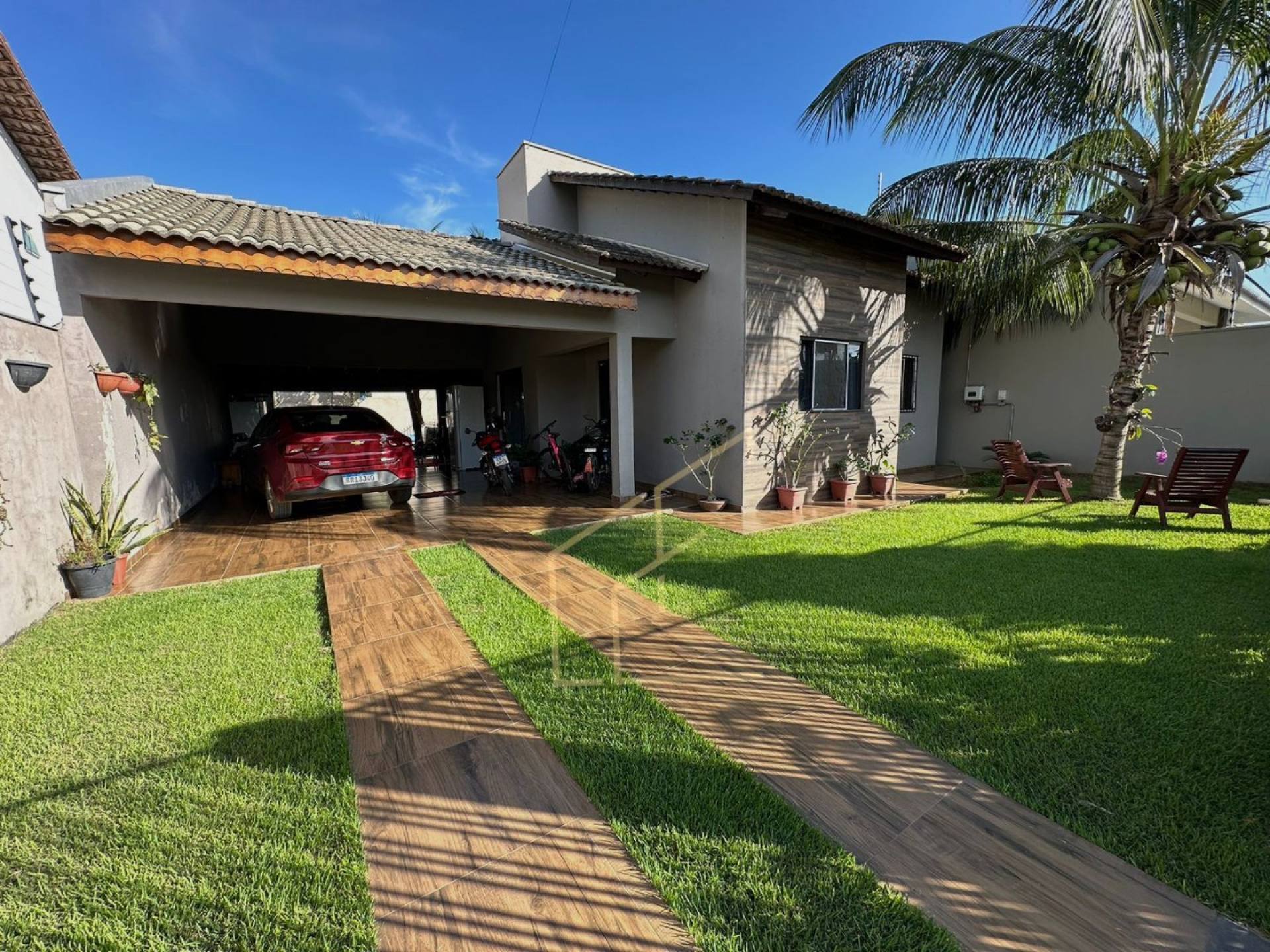 IMOVEL DISPONIVEL PARA VENDA NO BAIRRO FLAMBOYANT EM FRENTE A PRAÇA