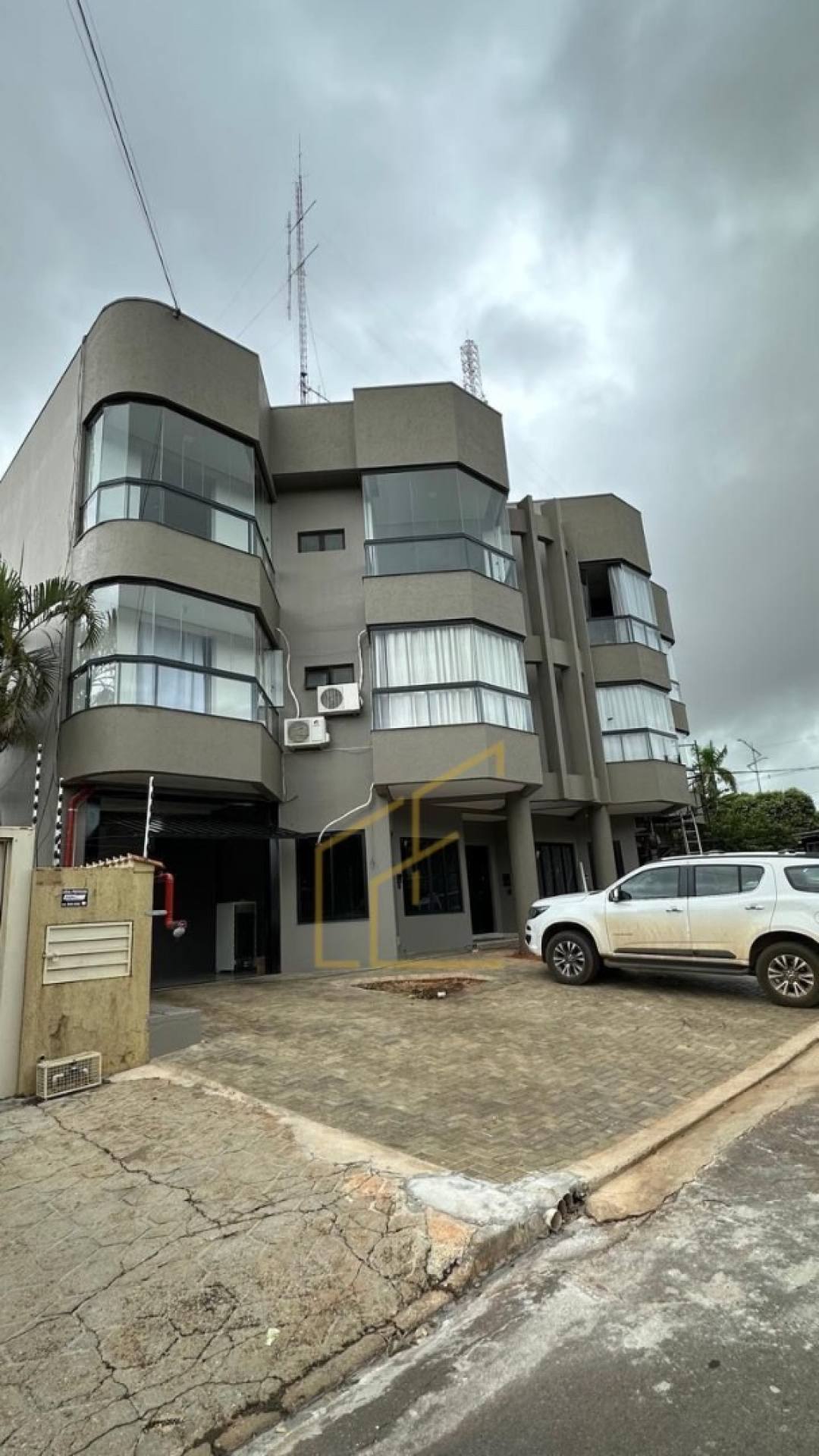 APARTAMENTO MUITO BEM LOCALIZADO DISPONIVEL PARA VENDA