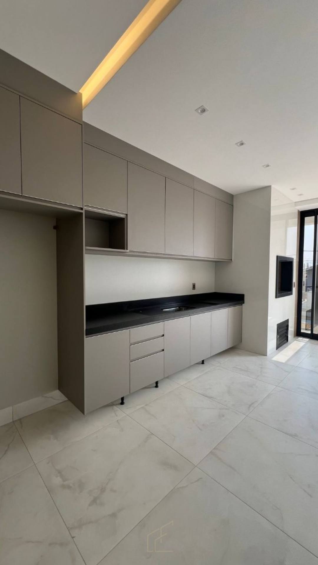 PRÉDIO COM 06 APARTAMENTOS DISPONÍVEL PARA VENDA PARQUE DOS INGÁS