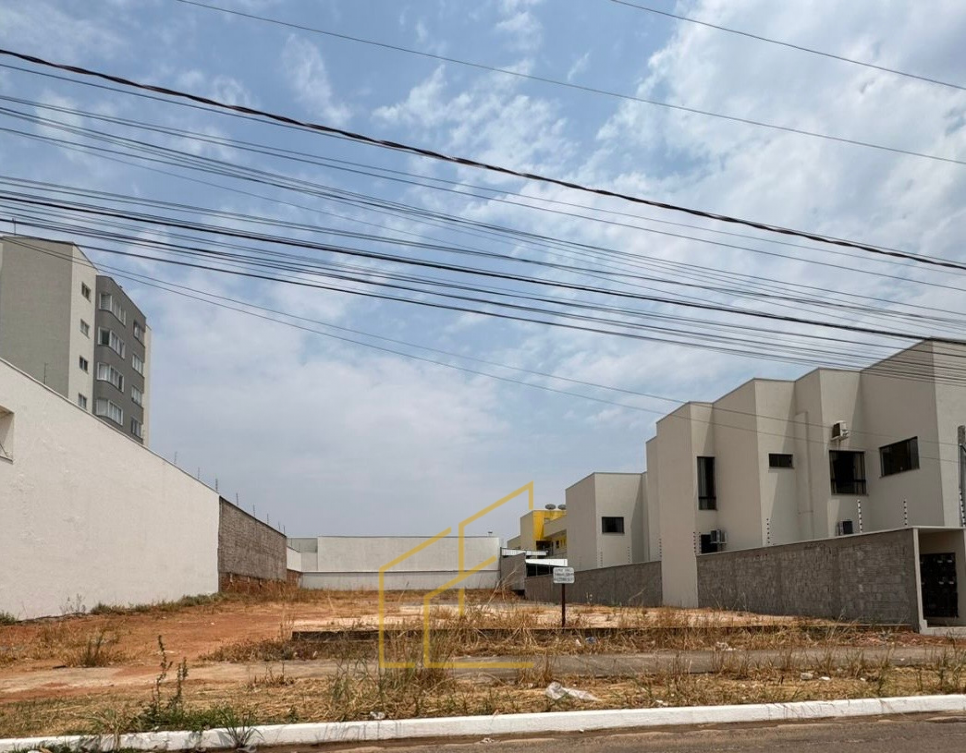 LOTE DISPONÍVEL PARA VENDA NO JARDIM DAS ORQUÍDEAS