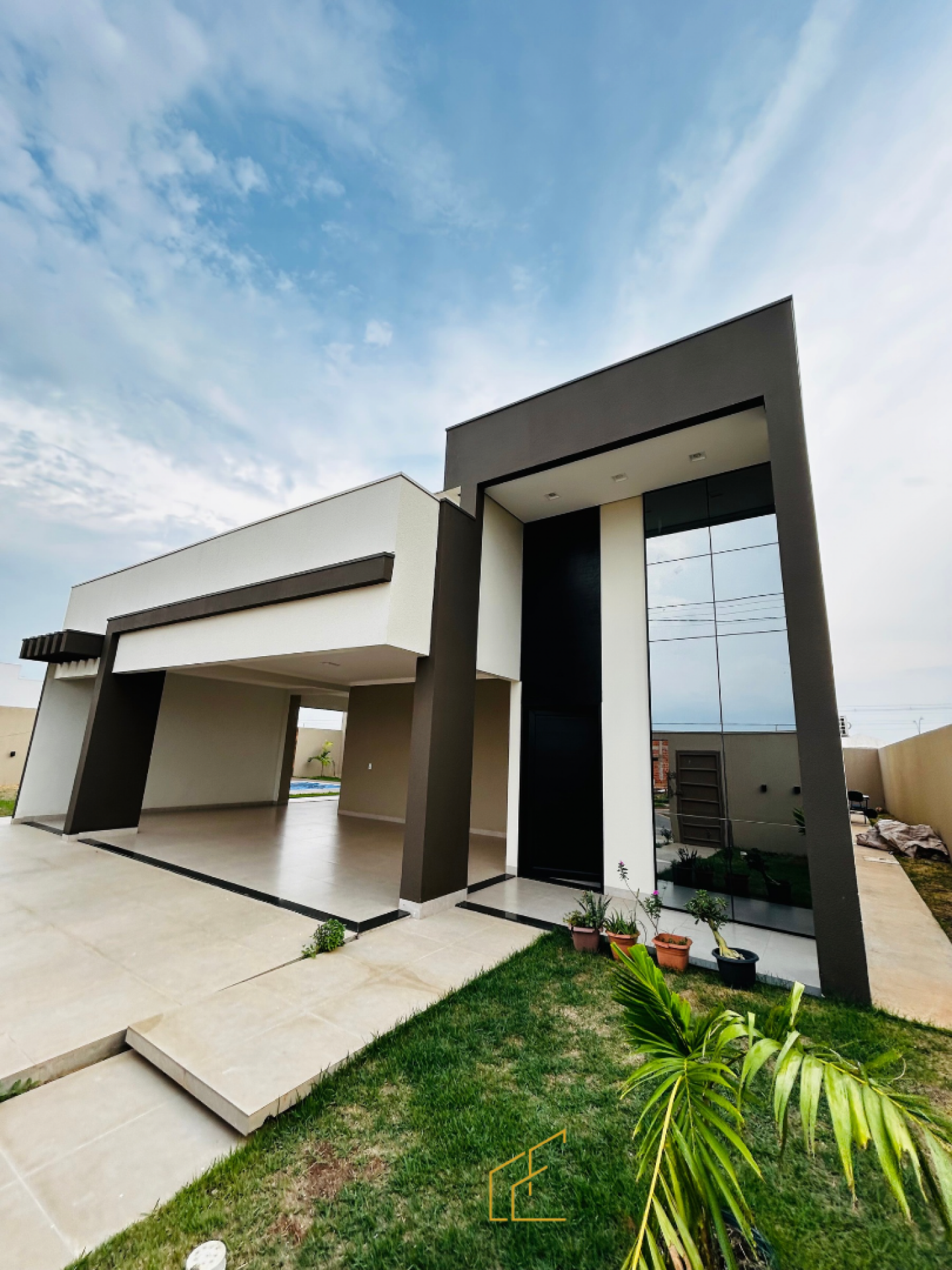 IMOVEL DE ALTO PADRÃ0 DISPONIVEL PARA VENDA NO BAIRRO MONTSERRAT