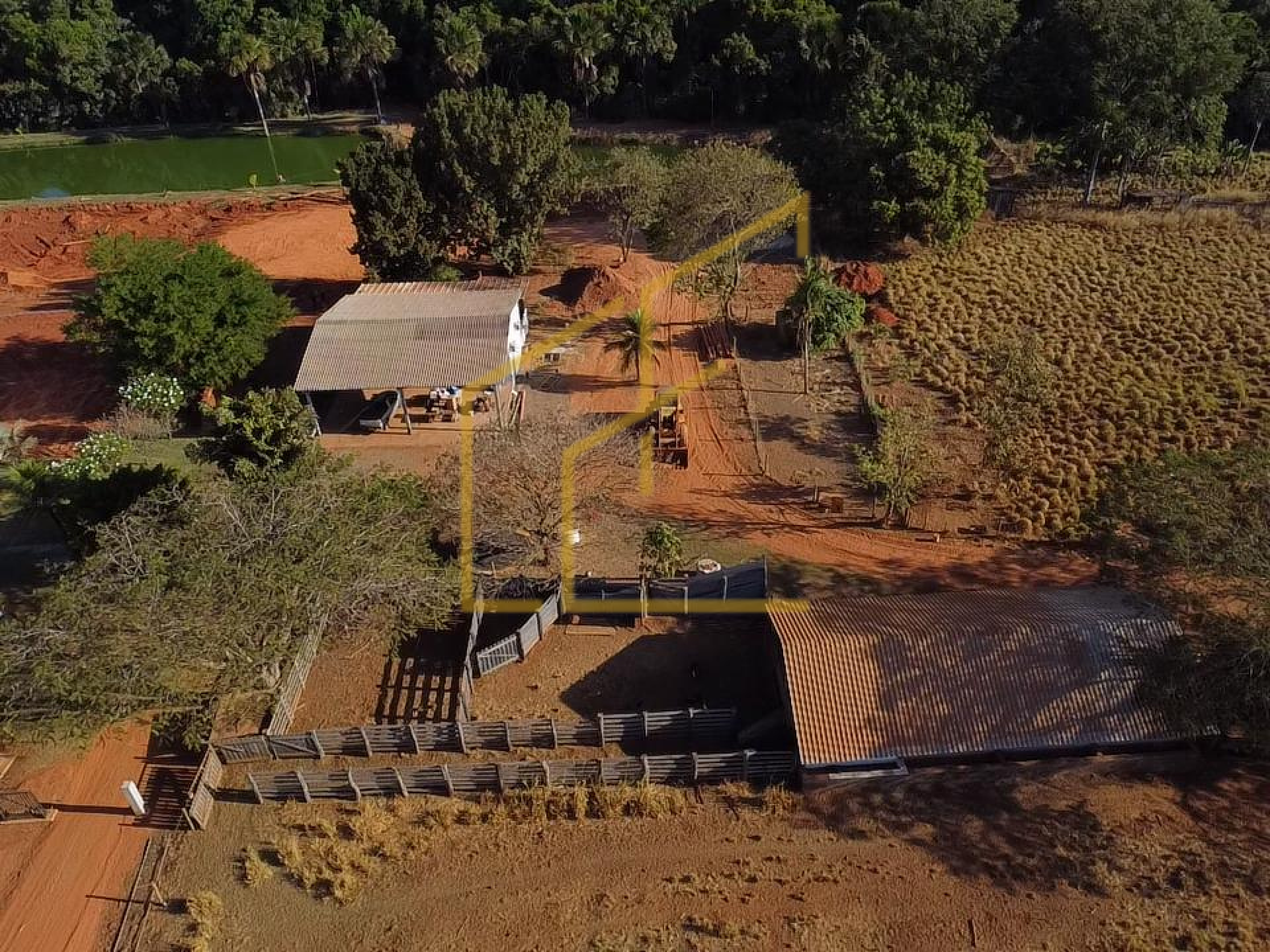 CHÁCARA DISPONÍVEL PARA VENDA À 8KM DO CENTRO DE NOVA MUTUM